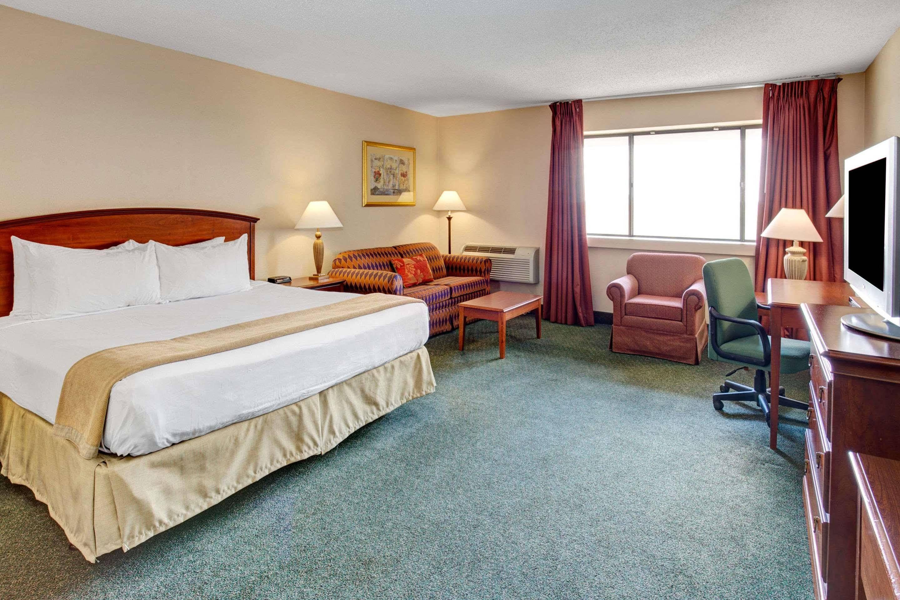 Holiday Inn Indianapolis - Airport Area N, An Ihg Hotel Экстерьер фото